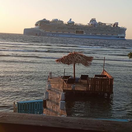 Victoria S Beach House And Snorkeling Center Flowers Bay Buitenkant foto