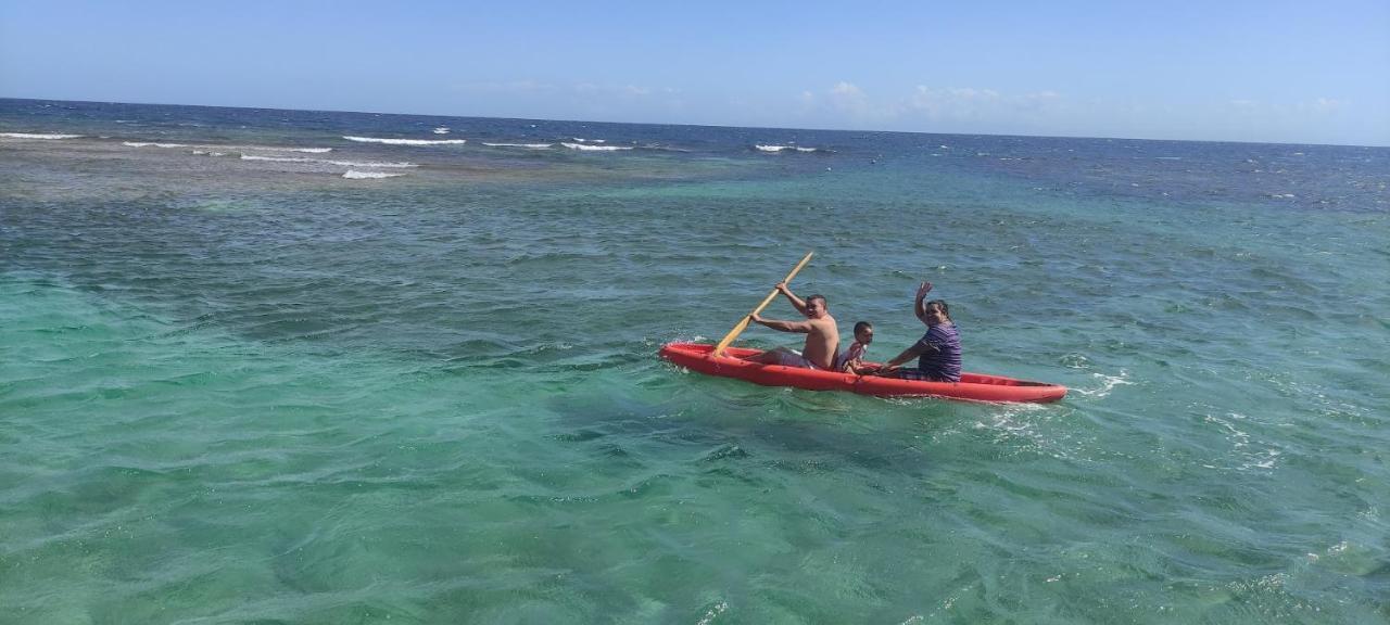 Victoria S Beach House And Snorkeling Center Flowers Bay Buitenkant foto